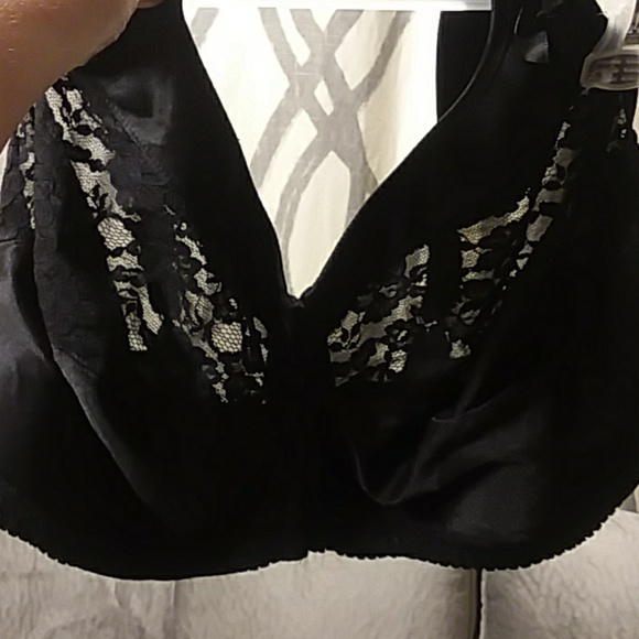 Comfort Choice Other - 2/$20 50DD  Front Snap  w/ SEXY LACE